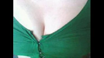 Indian Andhra aunty getting her large tits and saggy cunt exposed from saree - XVIDEOS com[1]