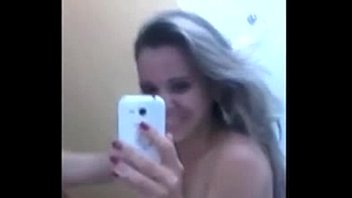 Loirinha confiou no namorado virtual e caiu na net