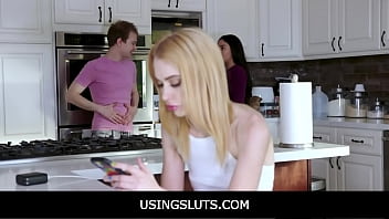 UsingSluts - StepBrother Finds that He’s Able to Use Phone Addicted Throat and Body - Chloe Cherry